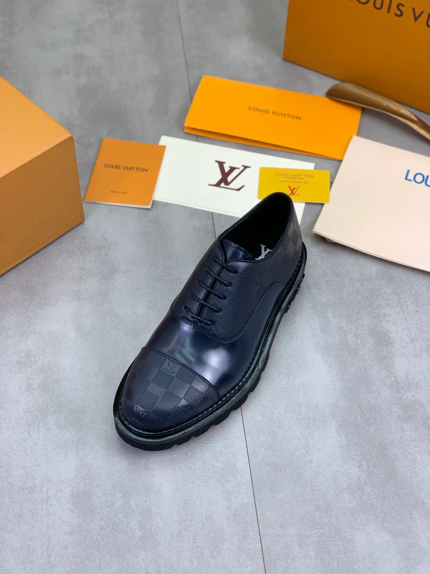 Factory price P820 💎💎💎Top version LOUIS VUITTON [Louis Vuitton] - LV men's business casual leather shoes, luxurious and noble 👞All imported original cowhide, just to create a more comfortable wearing experience, upper: original high-end calfskin➕Imported soft cowhide lining, original lightweight foam outsole✔️Color: 3️⃣colors available Size: 39-44 (38.45 46 can be customized (non-returnable)